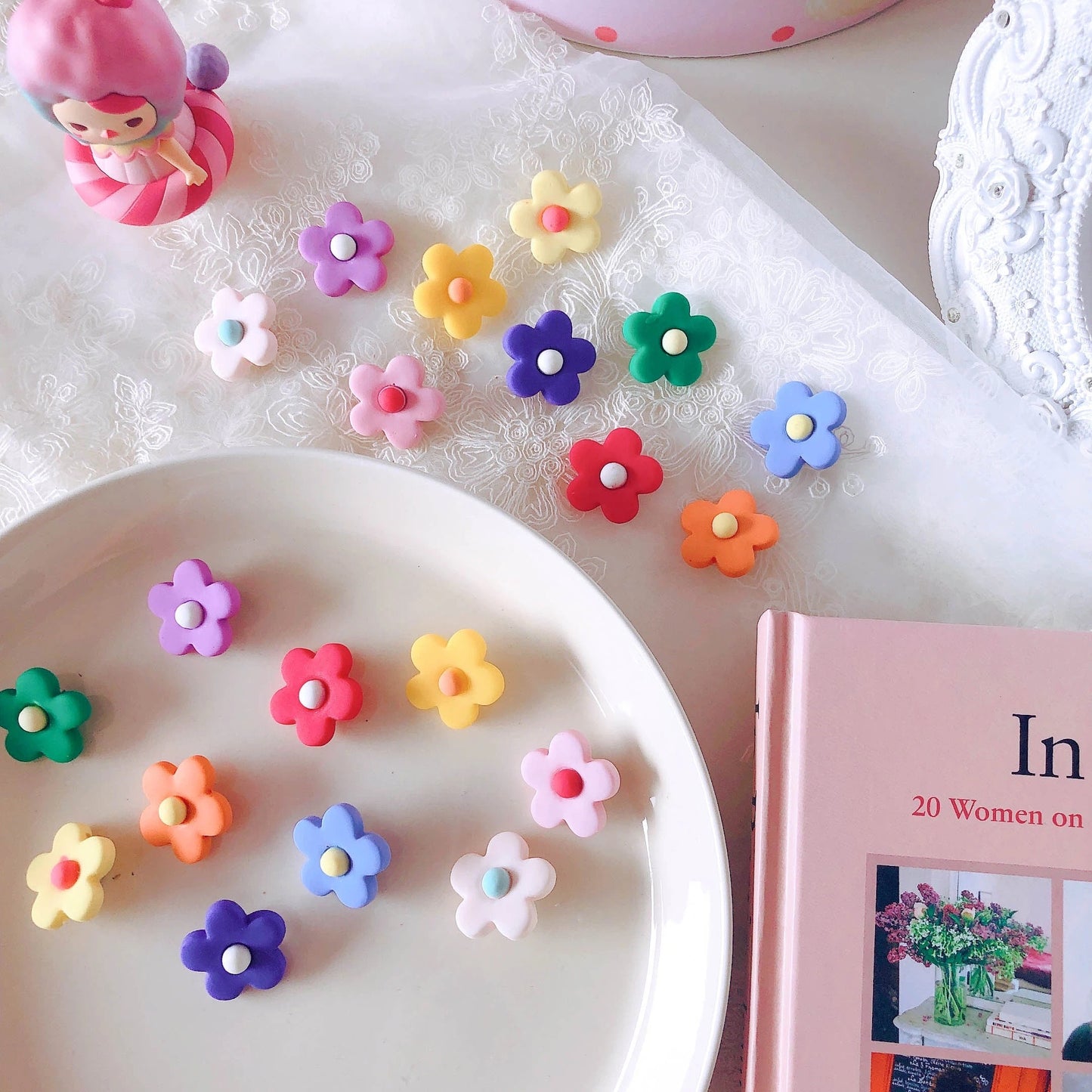 COLORFUL DAISY SHOE CHARMS 10PC